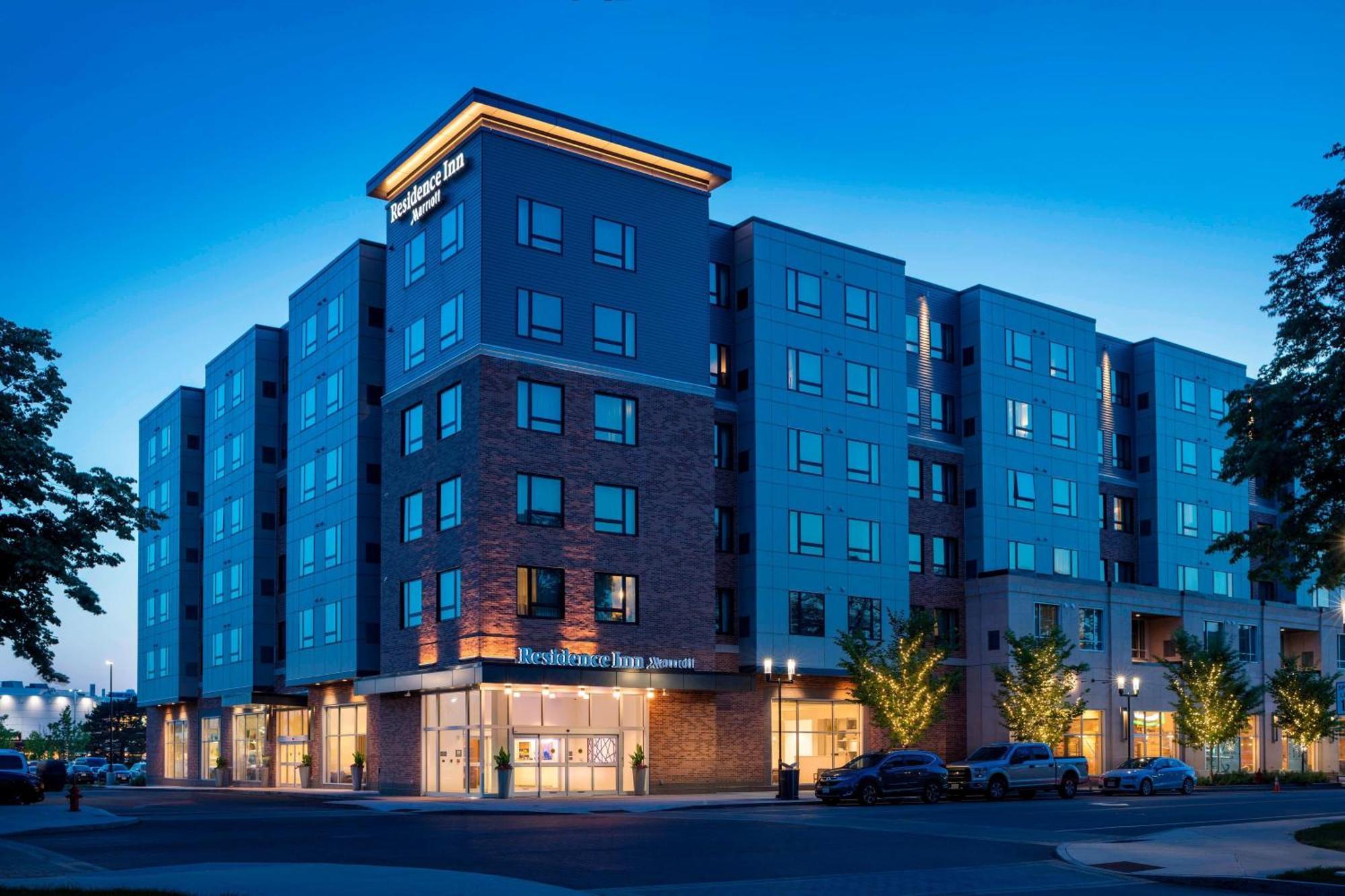 Hotel By Marriott Boston 3*